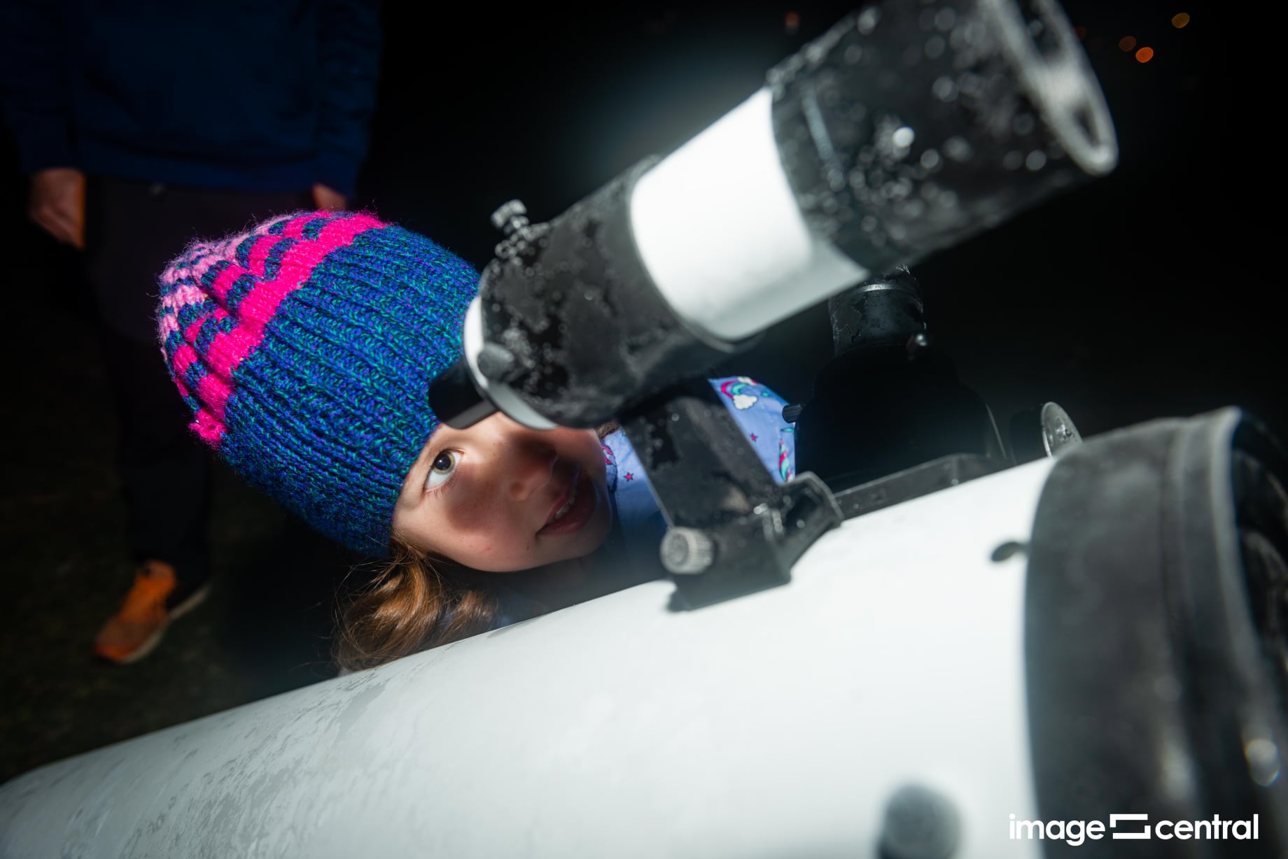 Spotting Matariki in the frozen telescopes - Matariki Celebration in Alexandra 2021 - Photo by Clare Toia-Bailey