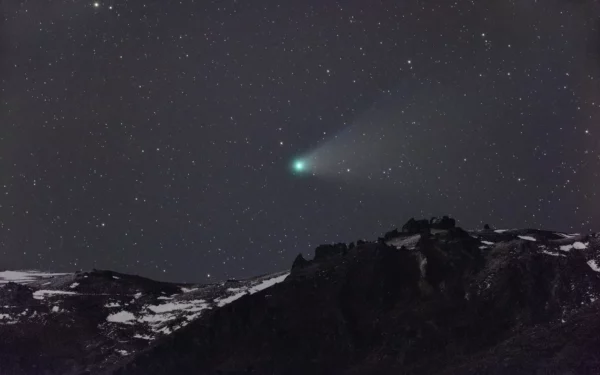 Comet Neowise over Mt Pisa by Stephen Voss